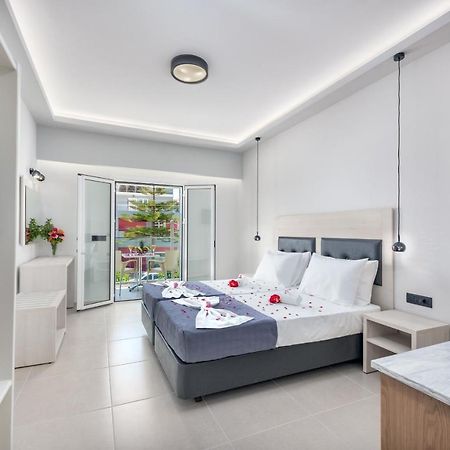 Breeze Luxury Rooms ลากานาส ภายนอก รูปภาพ